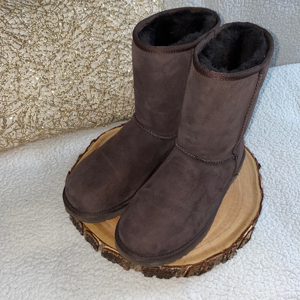 ❤️SOLD❤️ UGG Classic Brown Boots